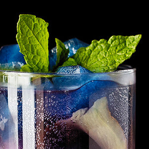 Amoretti White Peach Moscow Mule with Butterfly Pea Tea Ice Cubes